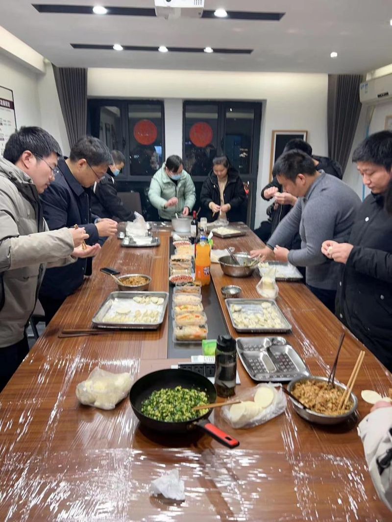 通達軟件公司組織開展“情暖冬至，餃香飄逸”冬至包餃子活動